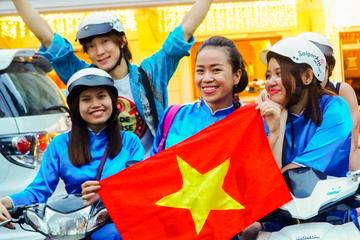 SAIGON BY NIGHT WITH STREET FOOD