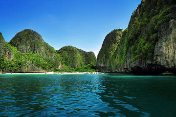Private Small-Group Tour to Phi Phi Islands by Speedboat from Phuket