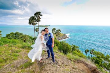 Wedding Shooting with Traditional Thai Dress by Professional photographer