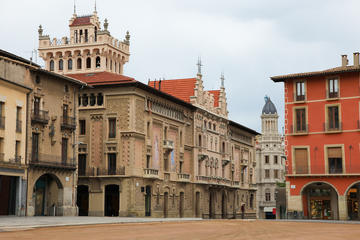 Private Romantic Villages Day Tour with Lunch from Barcelona
