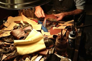 Historical and Precious Leathers Guided Tour in Milan