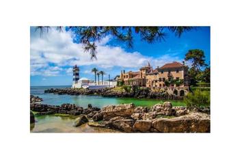 The beaches between Lisbon and Cascais (The Estoril Coastline) with lunch