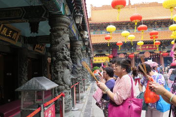 Private Half-Day Tour: Discovering Kowloon's Temples and Markets