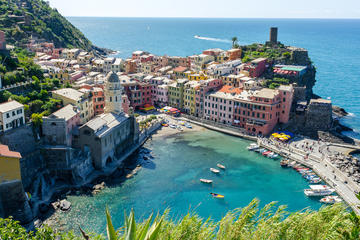 CINQUE TERRE, A COLORFUL DREAM