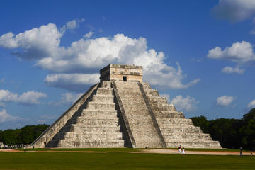 Chichen Itzá, Cenote Ik Kil, Valladolid Premium Full-Day Tour from Cancun