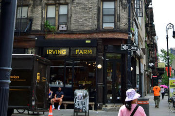 The East Side: Immigration and Foods of New York Private Walking Tour