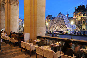 Louvre Museum Skip-the-Line Tour with French Breakfast Overlooking the Pyramid