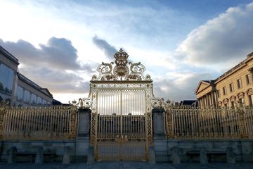 Skip-the-line Versailles Palace and Gardens tour from Versailles