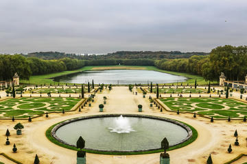 Versailles full day saver tour: Palace - gardens and Estate of Marie Antoinette