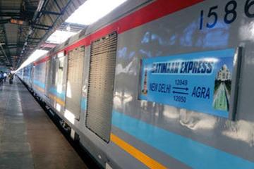 Day Trip to Agra Taj Mahal from Delhi By Gatiman Express Train