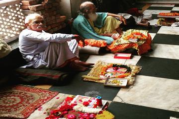 Delhi Faiths and Foods of India Small-group Tour