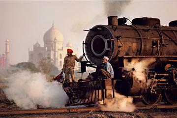 TAJ MAHAL AND AGRA DAY TOUR FROM DELHI BY SUPERFAST GATIMAN TRAIN