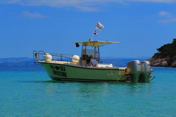 Crewed power boat rental on island Vis