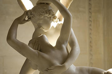 Skip-the-Line Small-Group Louvre Tour: Scandals and Controversies