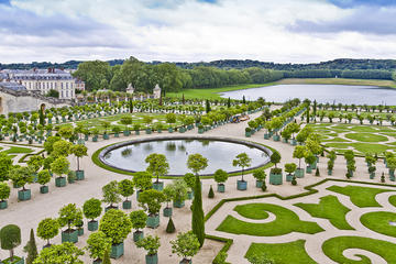 Royal Gardens of Versailles Walking Tour from Paris