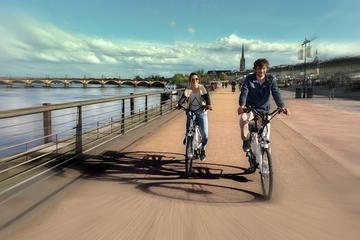 Visit of Bordeaux in electric bike with a travel guide