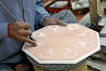 Hunt for the Best Souvenirs from Factories in Agra