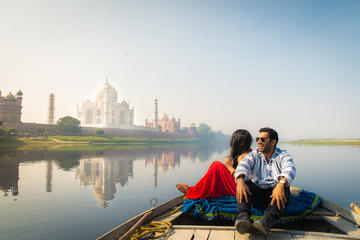 Private Taj Mahal Sunrise and Agra Fort Day Tour with Fatehpur Sikri from Delhi