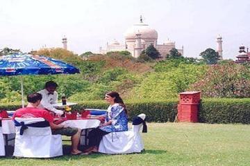 PRIVATE CITY TOUR OF AGRA INCLUDING LUNCH AND PHOTOS TAKEN AT THE TAJ MAHAL