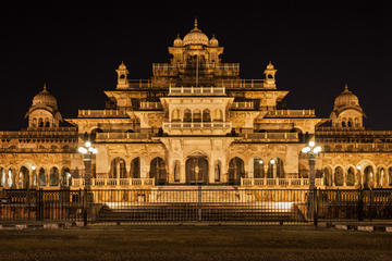 Private Night Tour of Iconic Jaipur and Dinner with a Noble Rajput Family