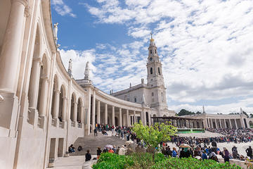 Fátima: Private Tour All day: Lisbon-Fatima-Batalha-Nazare-Óbidos: in Mercedes
