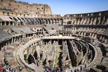 The Essence of Colosseum: Selfie Tour from Gladiator's Entrance