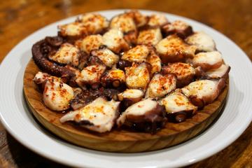 Authentic Evening Tapas and Wine Experience