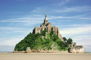 Mont St-Michel Day Trip from Paris with Lunch at Mere Poulard and Abbey Entrance