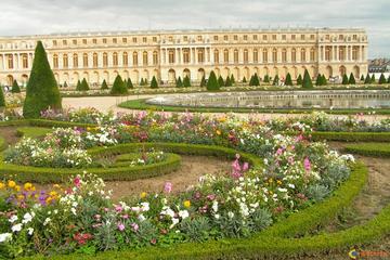 Small-Group Day Trip to Giverny and Versailles from Paris
