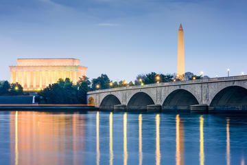 Washington DC Monuments by Moonlight Night Tour by Trolley