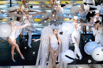 Paris Paradis Latin Show, Champagne and Macarons