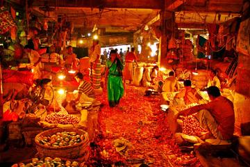 Highlights of Old Dhaka Including Kawran and Shankhari Bazar Visit and Lunch