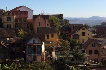 Antananarivo Tour with Lemur Park and Ambohimanga Palace