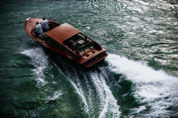 Luxurious cruise with a water limousine on the Danube