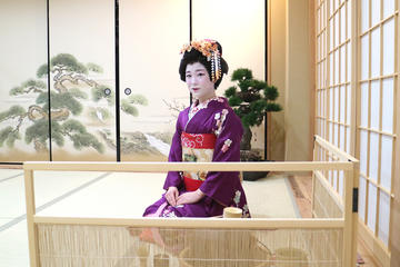 Private Geisha and Maiko Tea Ceremony in Osaka