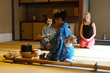 Japanese Tea Ceremony with a Tea Master at Wakwak-kan