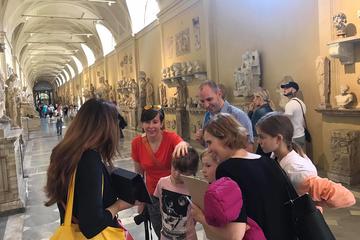 Skip the Line: Family Vatican Tour with Sistine Chapel and Carriage Pavilion