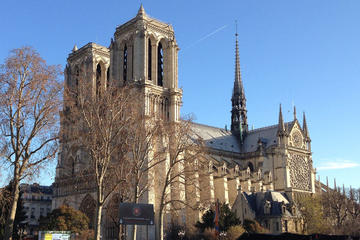 Family Treasure Hunt around Notre-Dame cathedral
