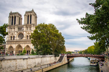 Notre Dame and the Islands Historical Small Group Tour