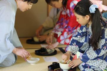 Enjoy Kimono Dressing and Japanese Culture Experiences in Shukkeien Garden!
