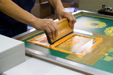 Make your original Kanji T-shirt with silkscreen printing!