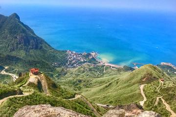 Stunning scenery hike and Taiwan traditional tea in Juifen