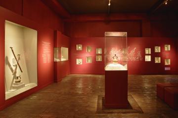 Experience Lima: An Evening at the Larco Museum with Dinner