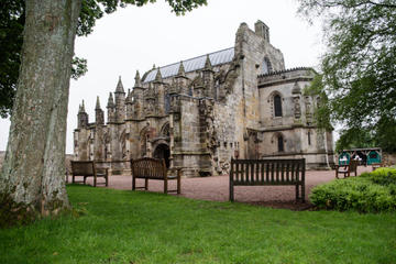 Rosslyn Chapel, Dunfermline Abbey and Stirling Castle Day Tour from Edinburgh
