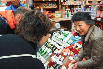 Made In Kyoto Shopping Tour with a Local: Tastes of Tea, Sweets and Sake