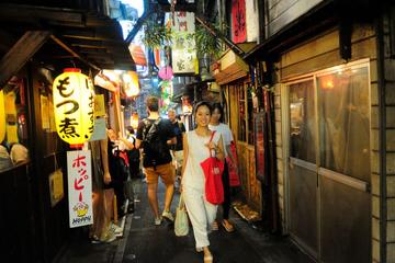 Shinjuku Drinks and Neon Nights Three-Hour Small-Group Tour