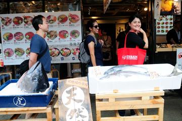 Small-Group Morning Tour to Tokyo's Kitchen - Tsukiji Fish Market