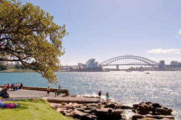 Small-Group Sydney City Tour with Luxury Sydney Harbour Cruise