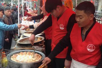Muslim Street Market Food Tour and Shanghai Jade Buddha Temple Discovery