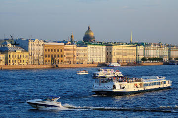 Private boat trip and sightseeing tour of Saint-Petersburg
